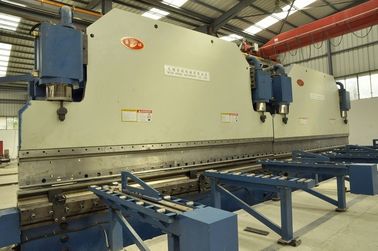 Dobladora del acoplamiento de la placa hidráulica doble del CNC para la cadena de producción del polo ligero